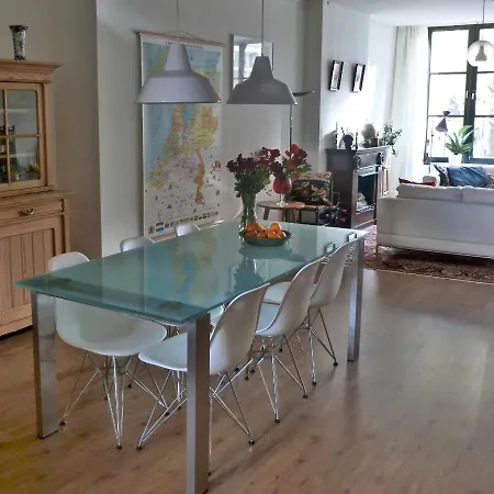 Orange Delight Apartment *